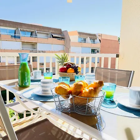 Tres Bel Face Au Port Santa -piscine Apartment *